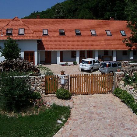 Bakonyi Apartmanhaz Eplény Exterior photo