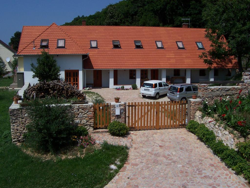 Bakonyi Apartmanhaz Eplény Exterior photo